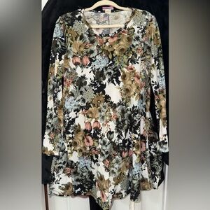Discreet Multicolor Floral Long Sleeve Dress